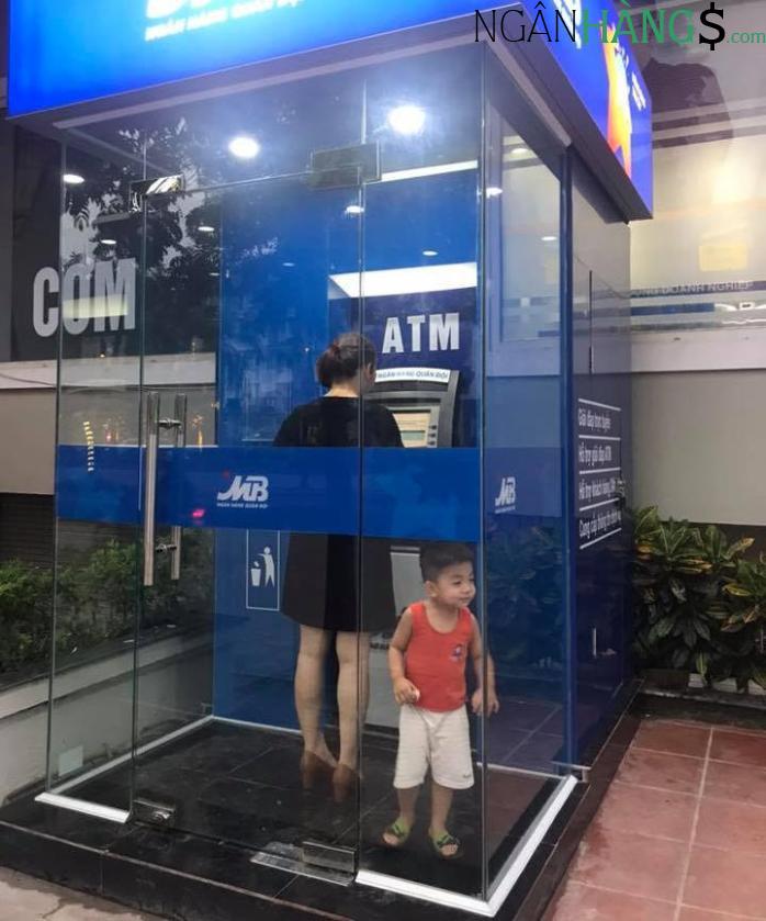 ATM ngân hàng Quân Đội MBBank có sẵn tại nhiều địa điểm trên khắp Việt Nam, cung cấp cho bạn một cách tiện lợi để giao dịch ngân hàng trong suốt cả ngày lẫn đêm. Đi kèm với các tiện ích hữu ích như kiểm tra số dư và rút tiền mặt, sử dụng ATM của MBBank là một lựa chọn thông minh cho cuộc sống hiện đại của bạn. Hãy bấm vào hình ảnh để tìm hiểu thêm về ATM của chúng tôi.